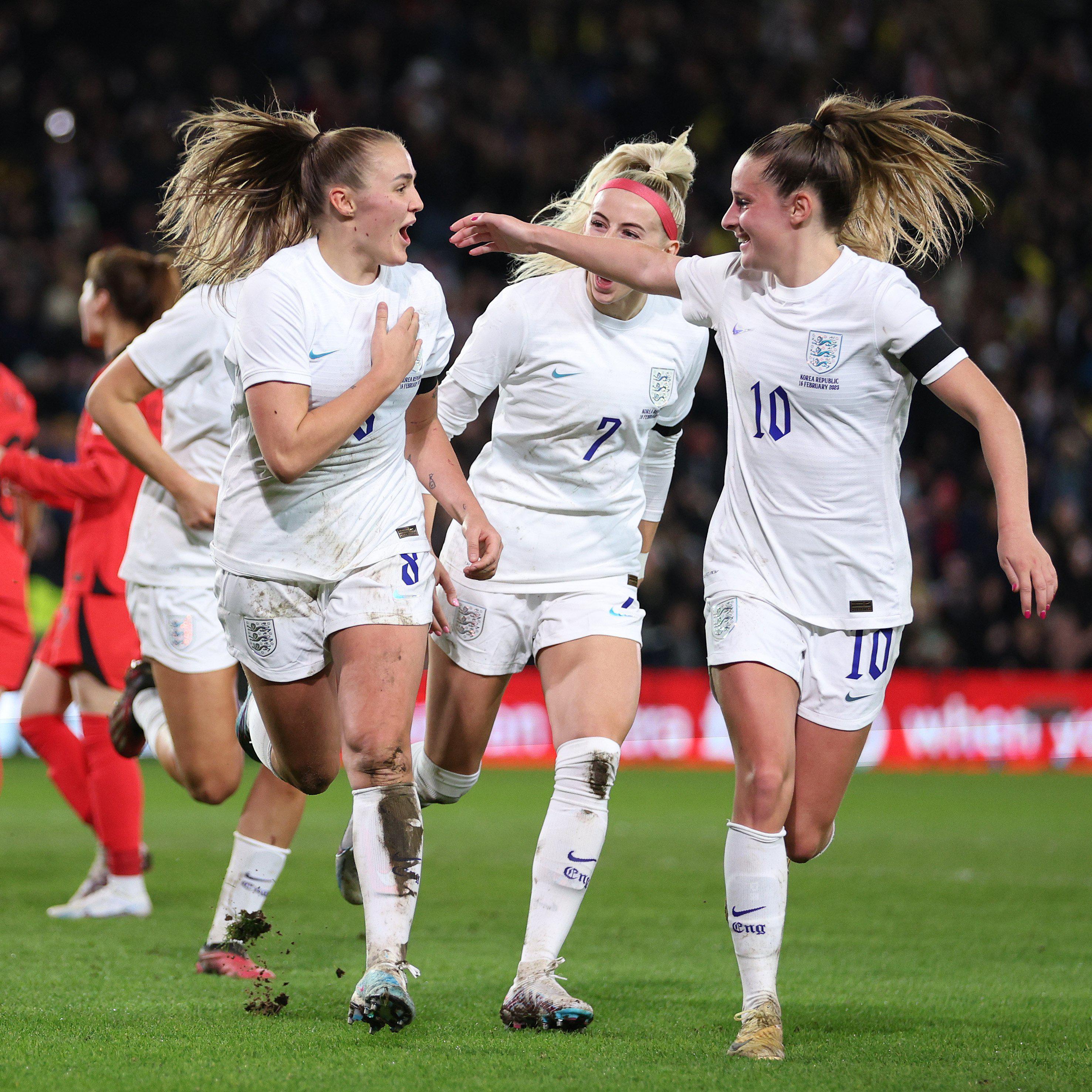 女足四国邀请赛，英格兰4：0韩国，取得开门红。斯坦威、凯莉、鲁索、詹姆斯分别破门(7)