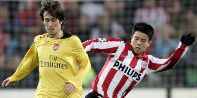 第一个登陆欧洲足球冠军联赛的中国球员是谁？(4)