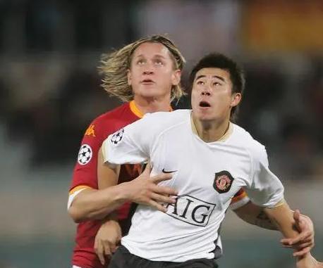 第一个登陆欧洲足球冠军联赛的中国球员是谁？(5)