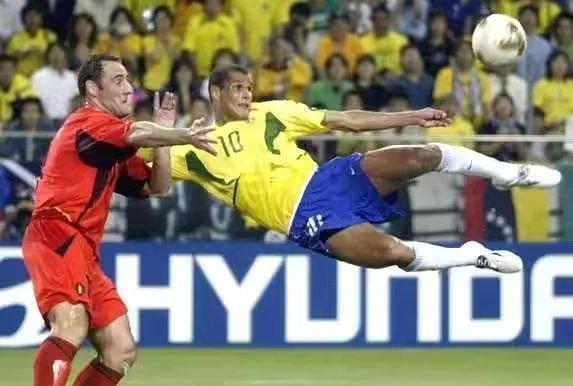 巴西足坛史上，这七位堪称超级巨星！(5)