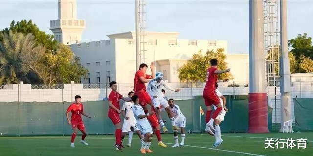 U20国足第一场比赛裁判员利好中国的红色战袍，提升了年轻队员的使命感(2)