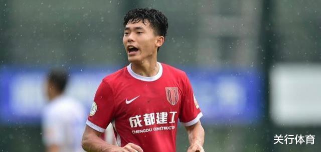 U20国足第一场比赛裁判员利好中国的红色战袍，提升了年轻队员的使命感(3)