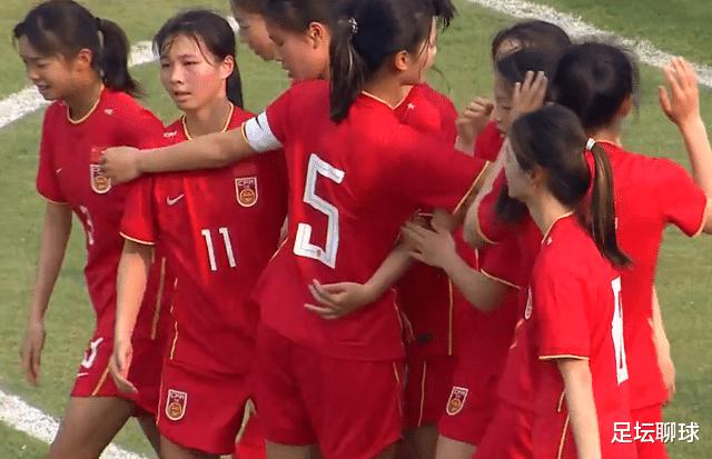 中国足球太燃了：女足6-0狂胜，男足2-0掀翻沙特，现场五星红旗飘扬(2)