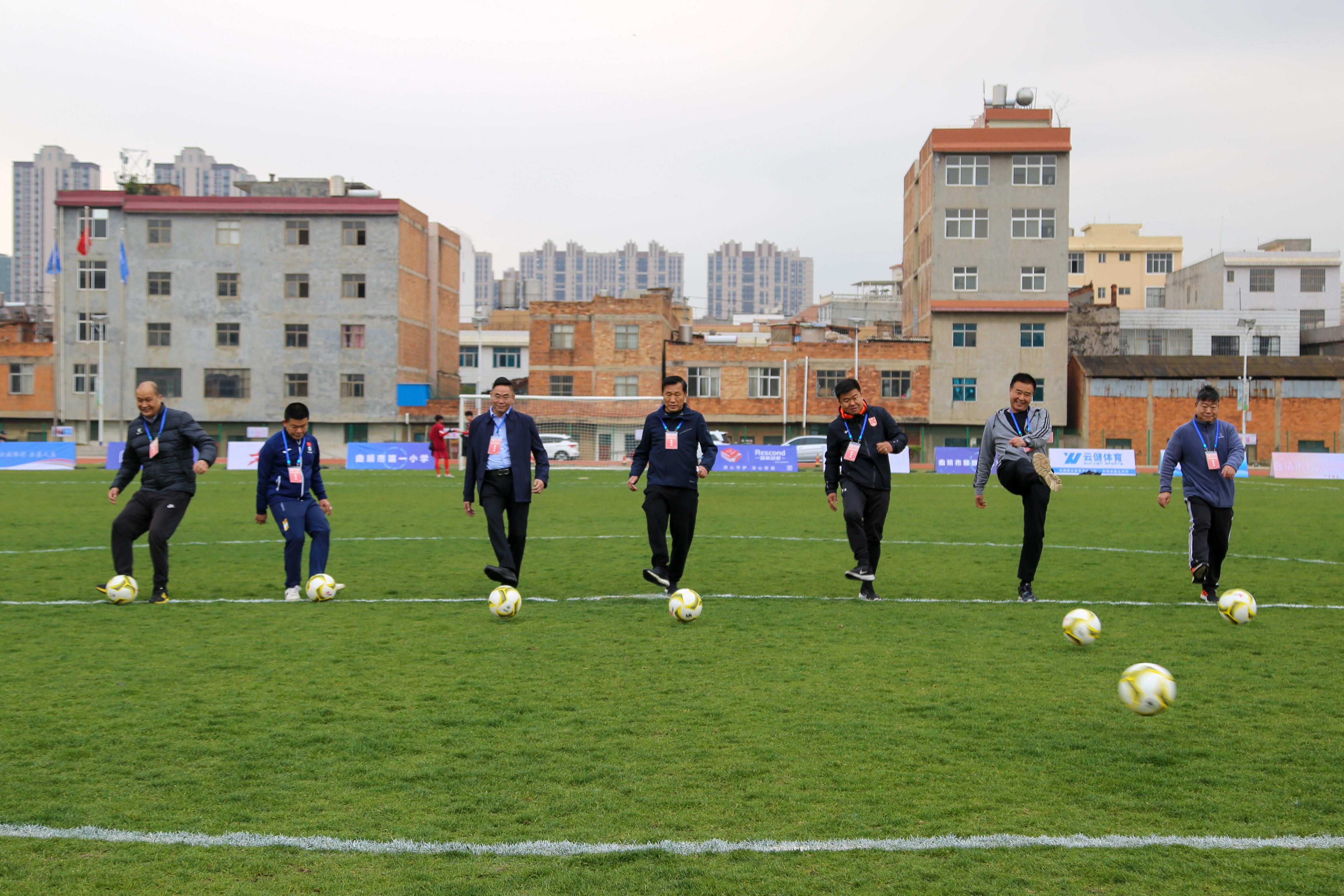 云南省县域足球比赛暨省运会大众组足球比赛在曲靖开幕(3)