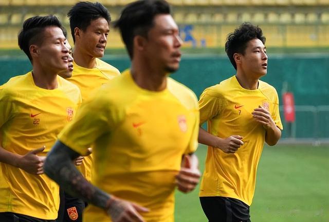 中国男足即将出征两场友谊赛，期待展现全新面貌(1)