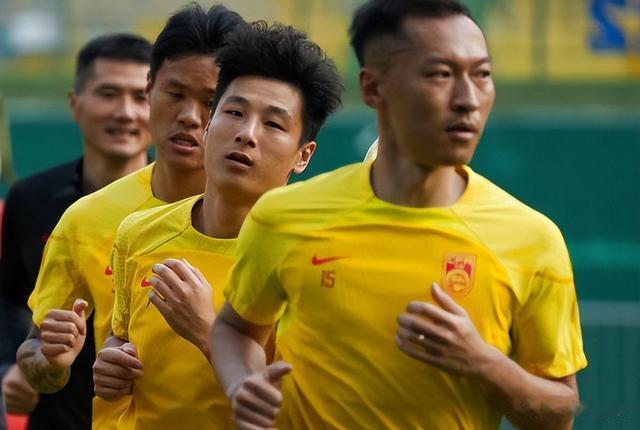 中国男足即将出征两场友谊赛，期待展现全新面貌(2)