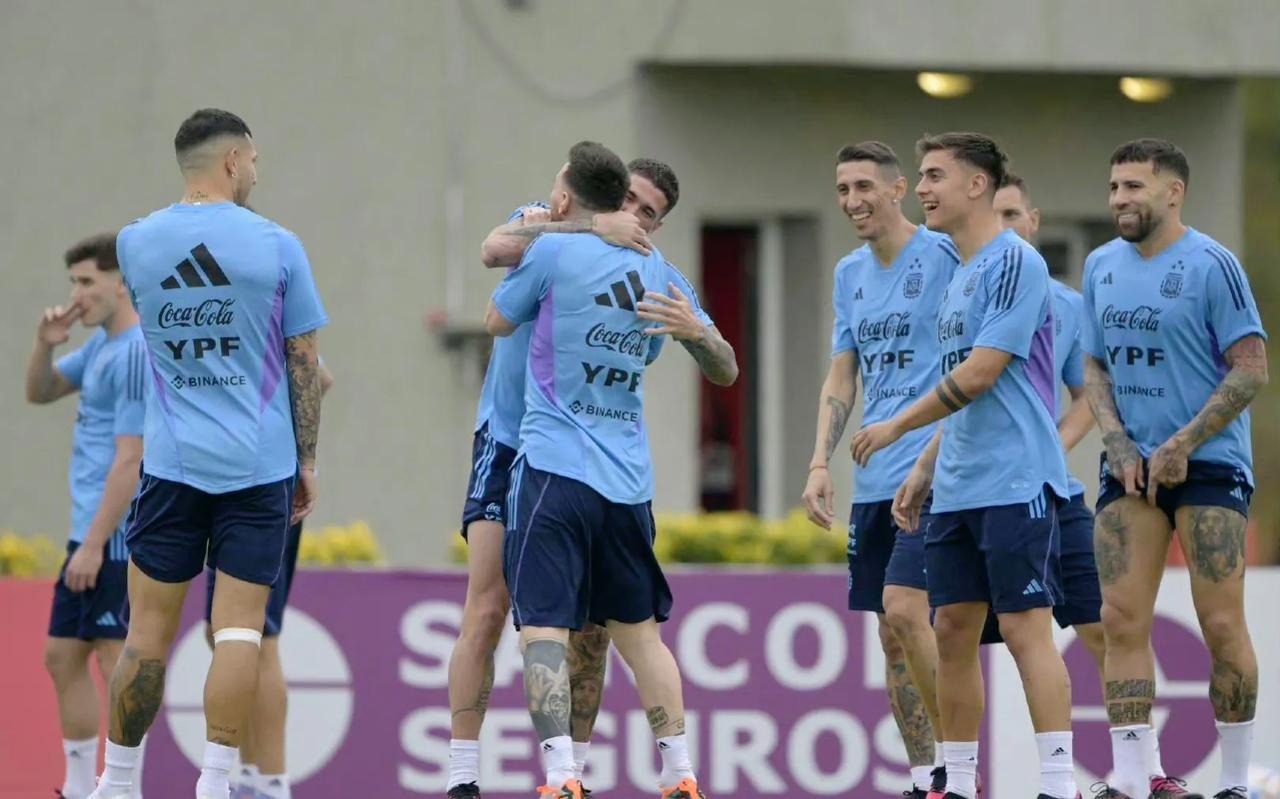 阿根廷国家队集训，来看看训练场上梅老板和队友们在一起有多开心！[呲牙]
德保镖居(2)