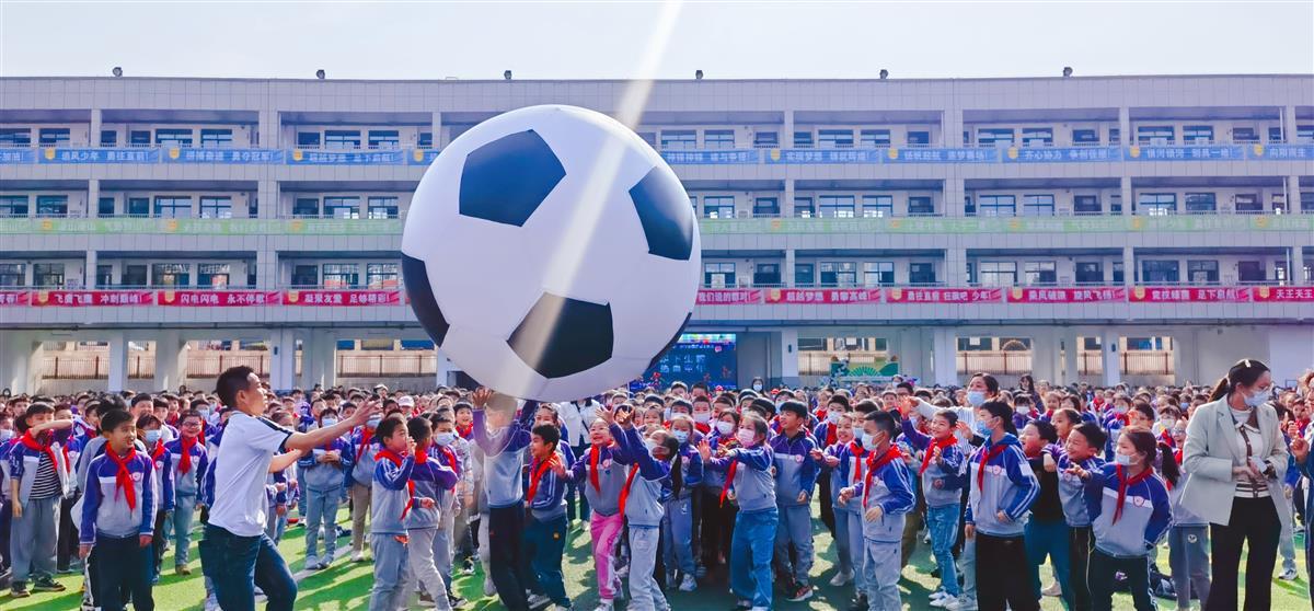 不止是“校超”更是文化节！武汉一小学的足球节持续一整月(1)