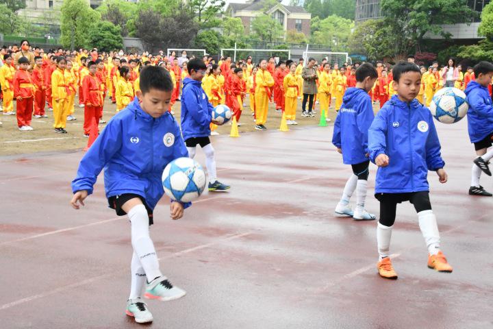 小学体育节开幕，学生和浙江女足精彩PK赛(9)