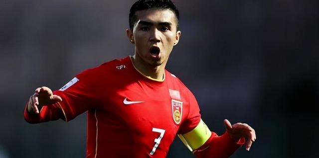 中国男足队长正式跟欧洲球队签约，未来将迎来首秀亮相(1)