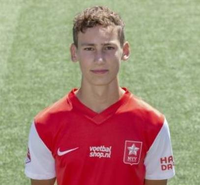 他是荷兰星二代，本赛季已独造18球，他爹曾是拜仁的外籍队长