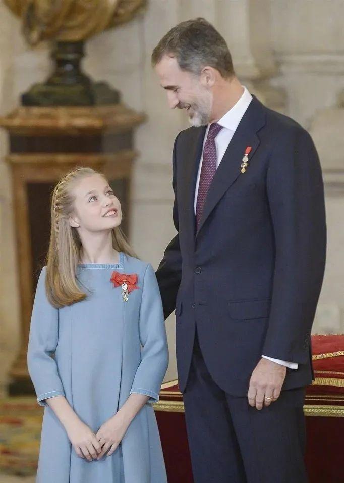 西班牙未来女王莱昂诺尔公主不务正业，在社交媒体上发跳舞视频？(5)