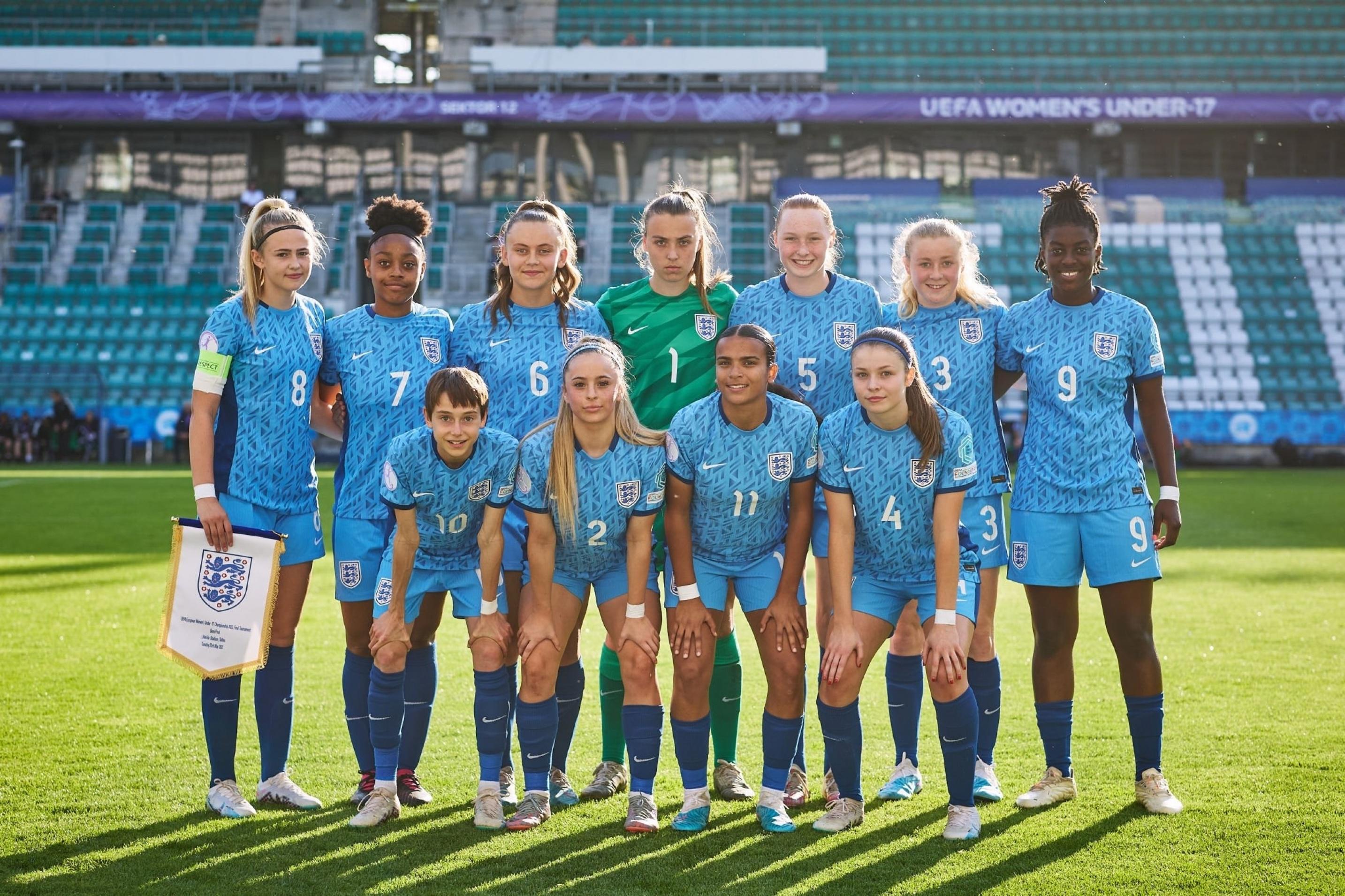 女足U17欧洲杯半决赛，英格兰1：3不敌西班牙，无缘决赛。 [苦涩] #三狮军团(1)