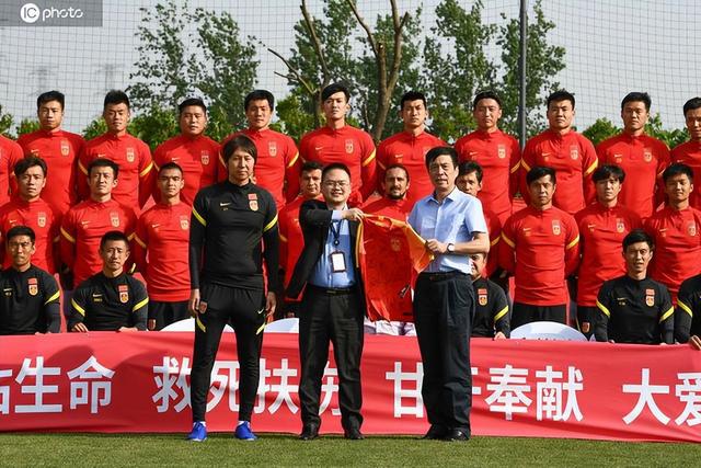 中国男足踢球稀烂还犯法，为什么收入比成绩很好的女足高很多？(3)