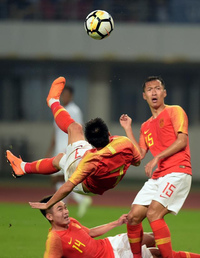 喜讯！中国男足国脚首次代表欧冠劲旅踢主力，就带队赢球征服球迷(4)