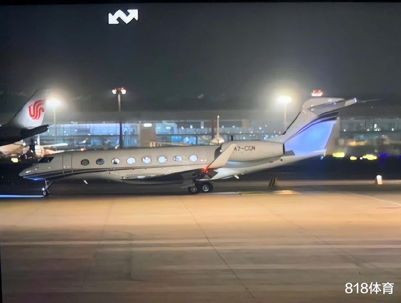 放假了! 梅西赛后被数十名保安护驾送机, 私人飞机带天使奥塔回巴塞罗那(9)