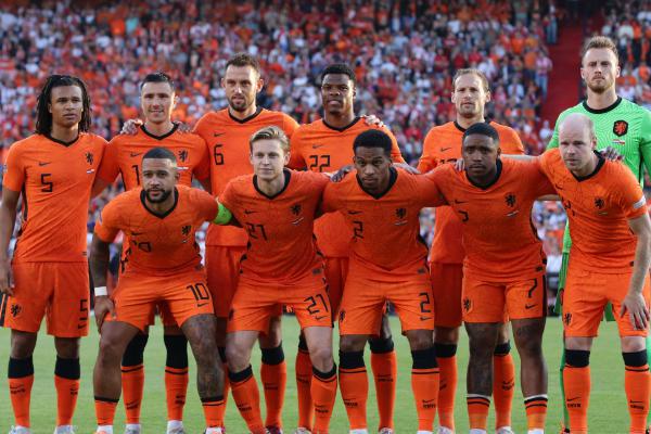 欧洲杯荷兰无缘小组出线，葡萄牙队迎来惊险绝杀，成功晋级下一阶段(2)