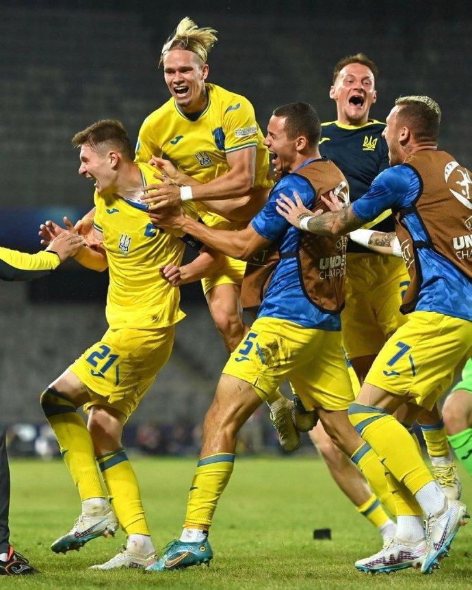 乌克兰青年足球队在2023年欧洲杯U21半决赛中胜出。历史上第一次获得了参加20(1)