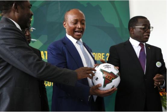 非洲足联主席莫切佩化解南非女球员与足协矛盾