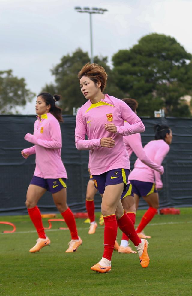 （体育）足球——中国女足在澳备战世界杯(2)