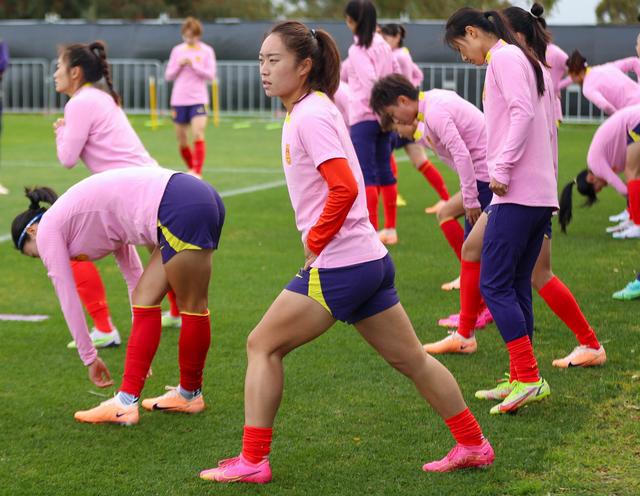 （体育）足球——中国女足在澳备战世界杯(3)
