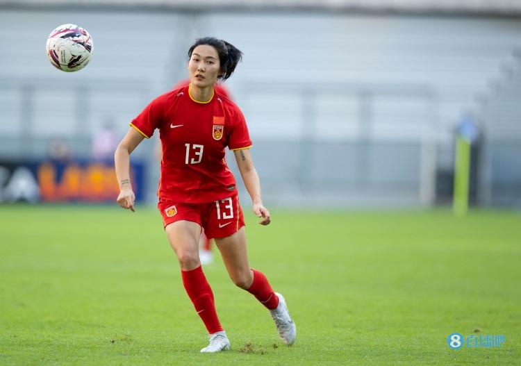 足球报：中国女足明天将与巴西女足进行内部教学赛(1)