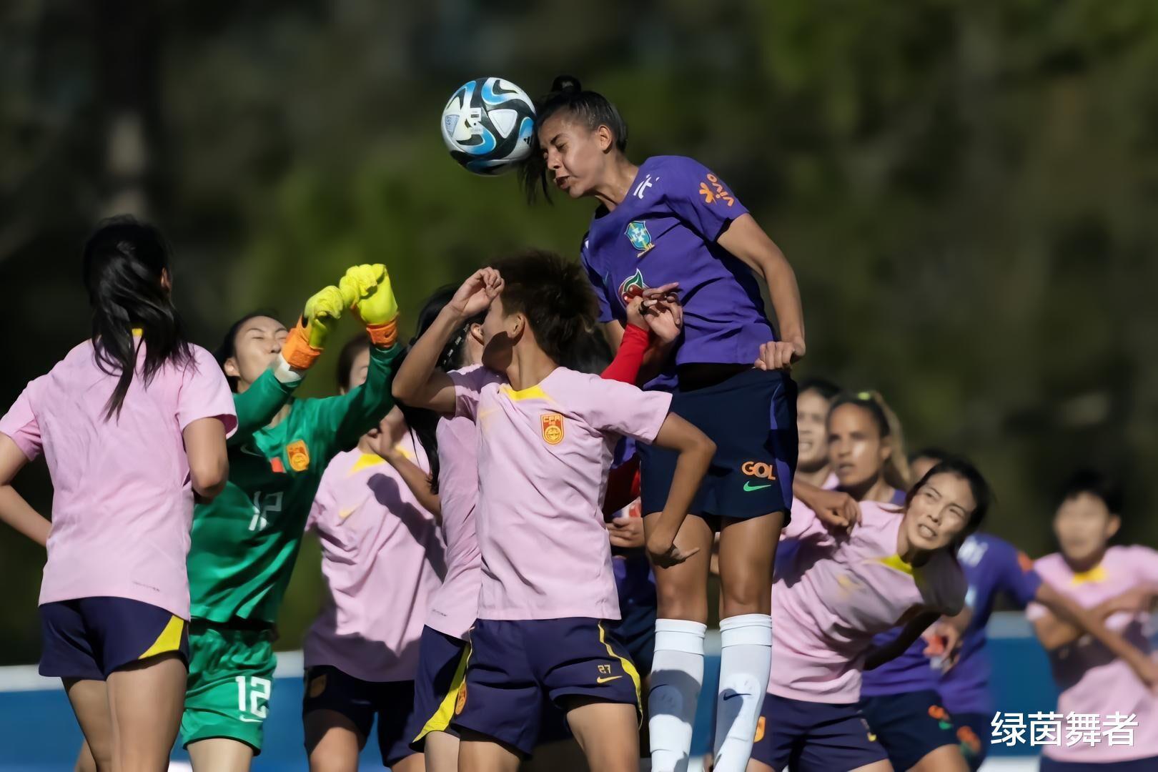0-6！0-3！中国女足双线惨败，世界杯出线成疑，球迷仍力挺：比男足强(2)