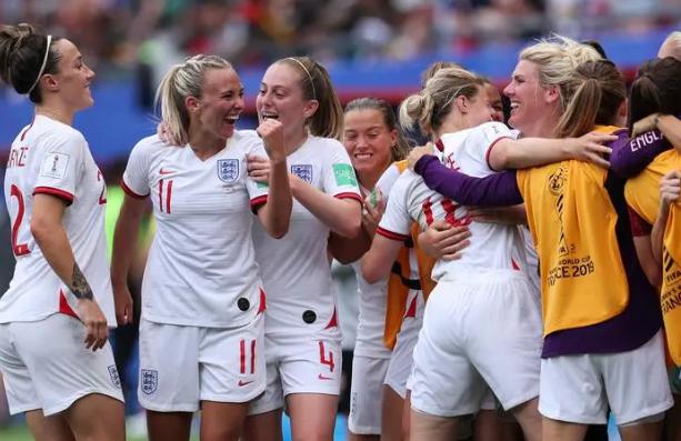 英格兰女子足球队的快速崛起成为了全球足球界的热议话题(1)