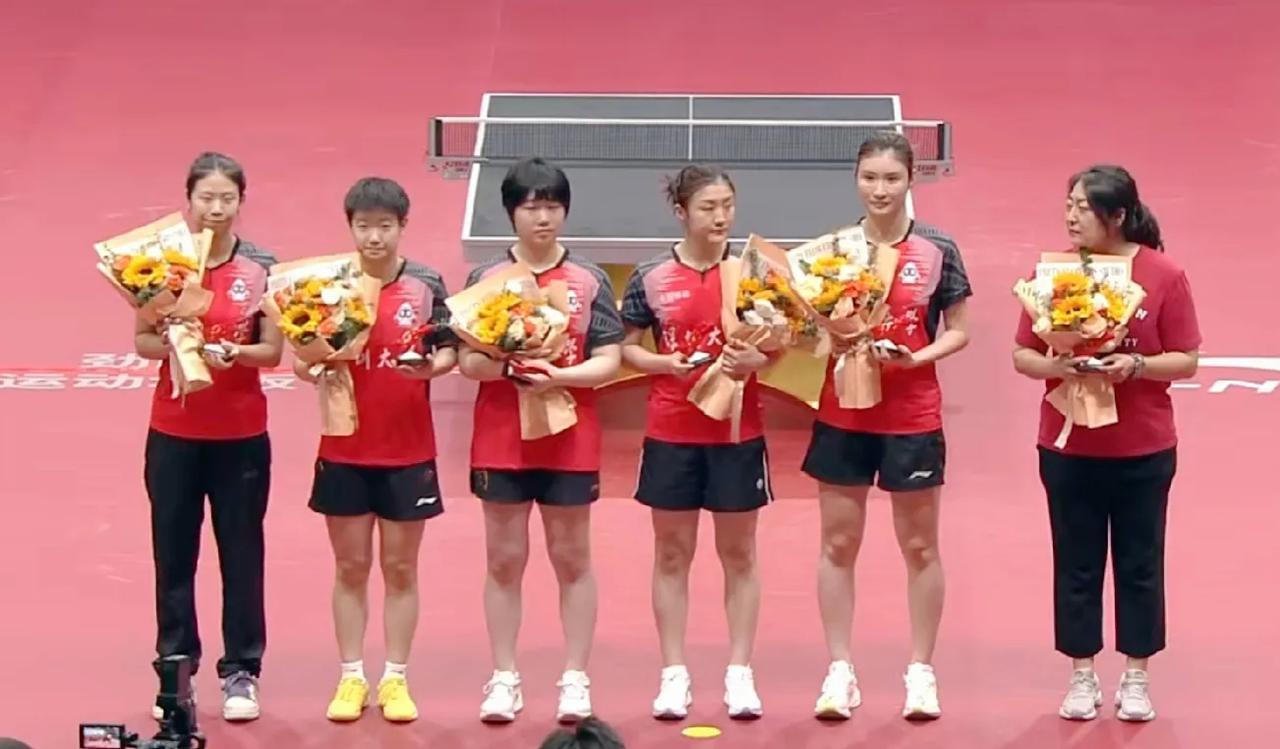 颁奖典礼来咯！
2023乒超联赛女子团体第一阶段结束。

第一名：山东鲁能，5胜(4)