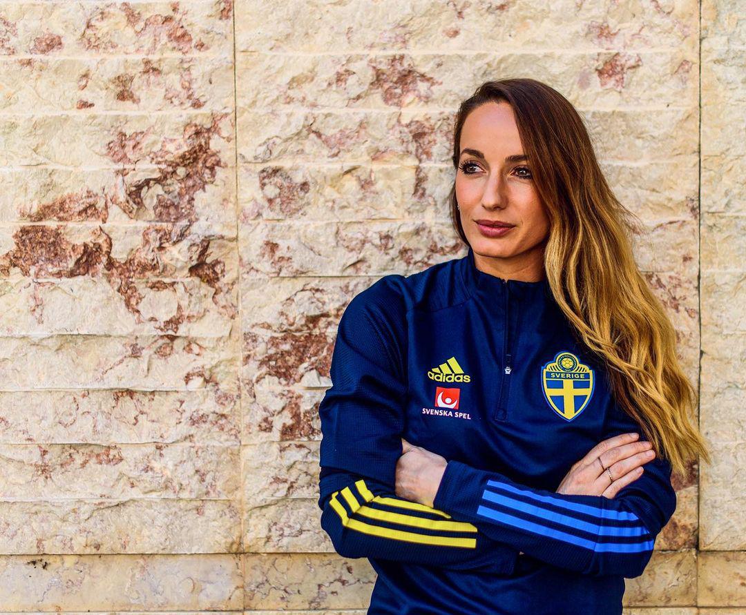 瑞典女足队长，御姐阿斯拉尼(1)