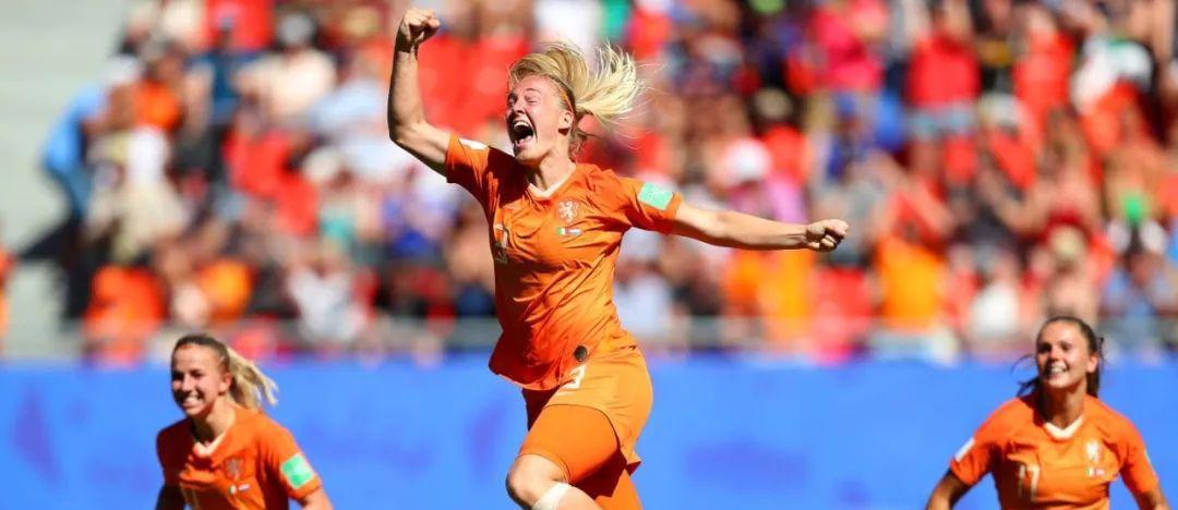 女子世界杯E组第2轮：杀气凝重，荷兰女足对轰美国(2)