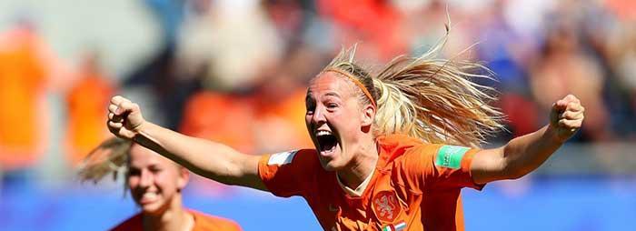 女子世界杯E组第2轮：杀气凝重，荷兰女足对轰美国(4)