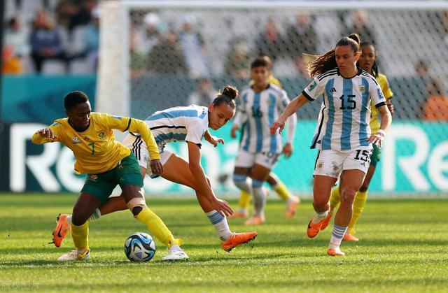 女足世界杯-6分钟2球绝境逢生！阿根廷2-2南非 两队皆1分形势严峻