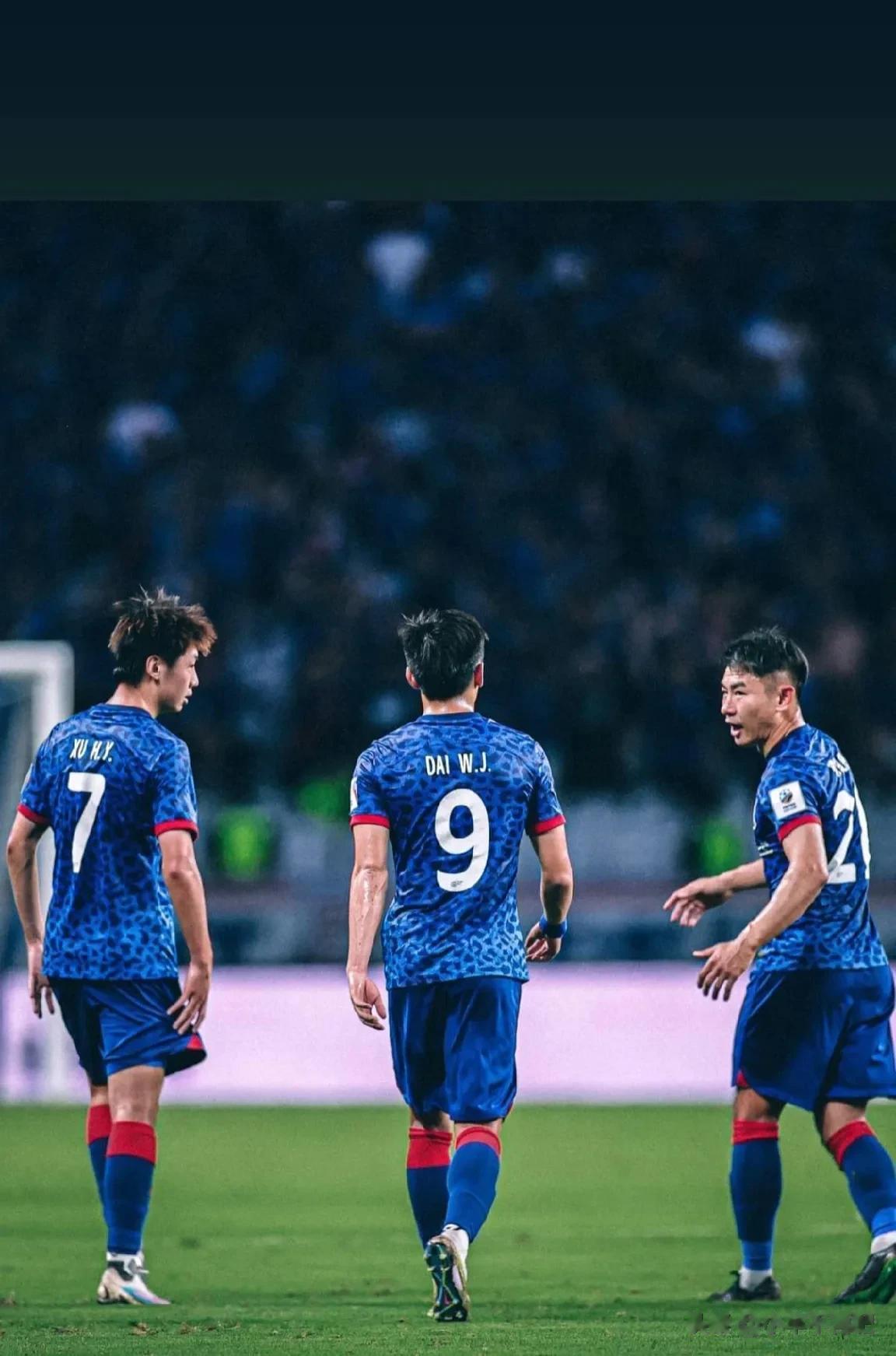 2023赛季的中超，上海足球可谓强势崛起，虽赛季初海港与申花皆陷入风波，但随着鲁