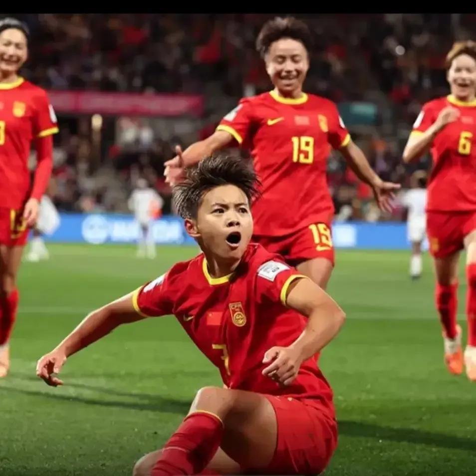 张琳艳是女足最大的惊喜！在本届女足世界杯上表现最出色的球员或许就是张琳艳了，小组(1)