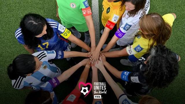 一“臂”之力踢走歧视！2023女足世界杯用足球团结世界