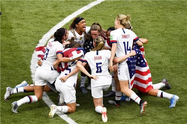 女足世界杯前三大概率是这样的

1，冠军:美国队
小组赛磕磕绊绊，头号射手摩根迟(1)