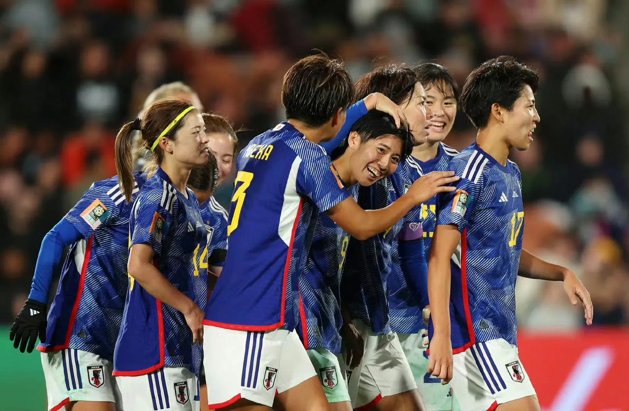 亚洲荣耀！日本女足昂首晋级世界杯八强！

日本女足不负众望，3：1力克北欧劲旅挪(1)