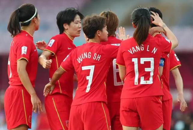 中国女足即将迎来一场重要的比赛，对手是强大的英格兰队(1)