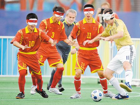 中国盲人男足点球惜败阿根廷，获世界杯亚军(2)
