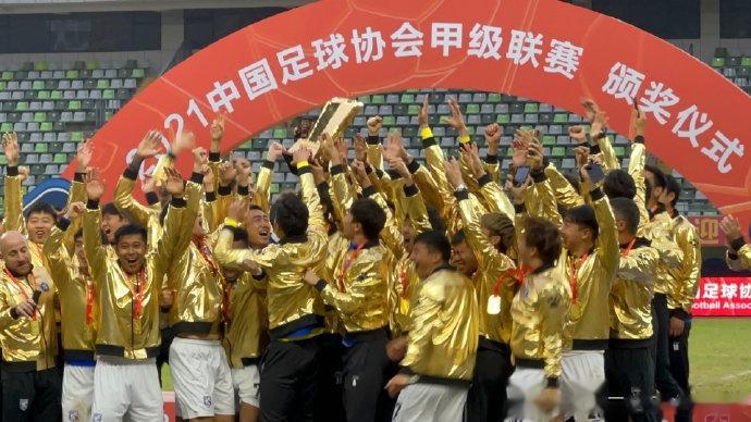 还能留在中国足坛吗？武汉三镇曾实现中国足球三级联赛三连冠(3)