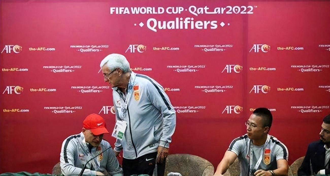 正式上任，足协宣布新职务，74岁里皮重回中国男足，女友发声助阵(11)