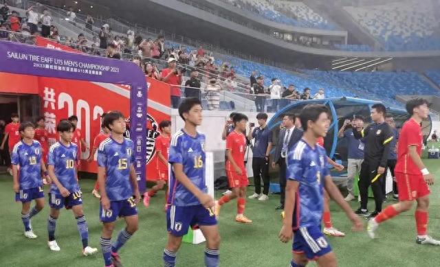 中国U15夺冠，日韩球员赶紧商讨对策(4)