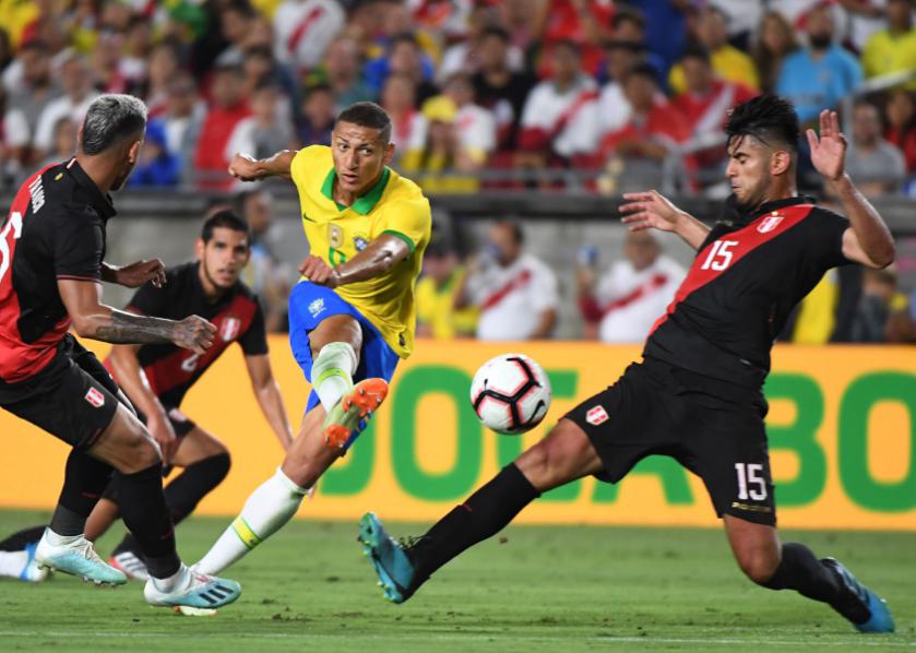 世预赛：秘鲁VS巴西，秘鲁处境不佳，巴西击败对手(1)