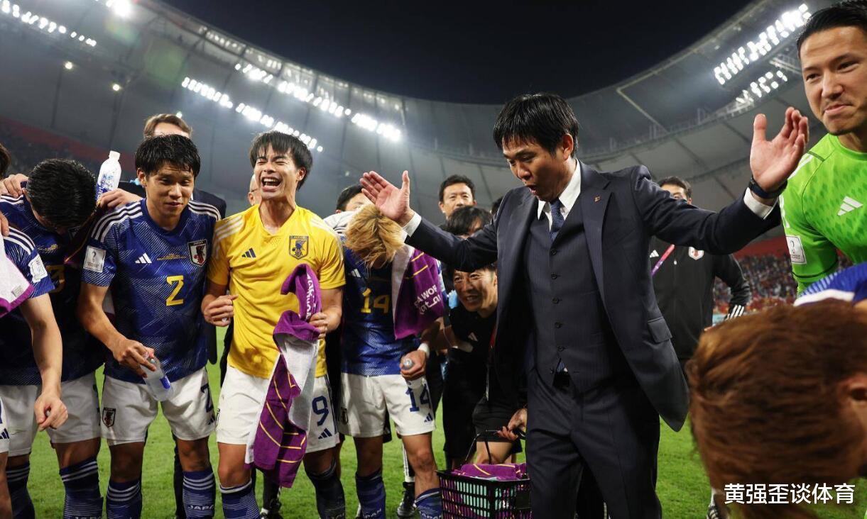德国男足1：4惨败日本主教练下课，相反德国男篮夺得世界杯冠军！