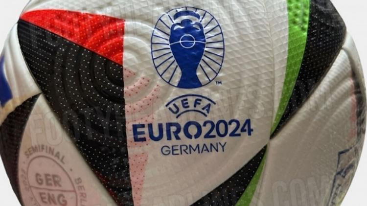 一眼德意志！2024年德国欧洲杯用球谍照：德国国旗配色方案