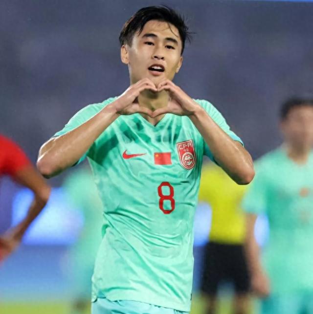 点评亚运会小组赛第二场中国U23以4：0缅甸U23。(2)