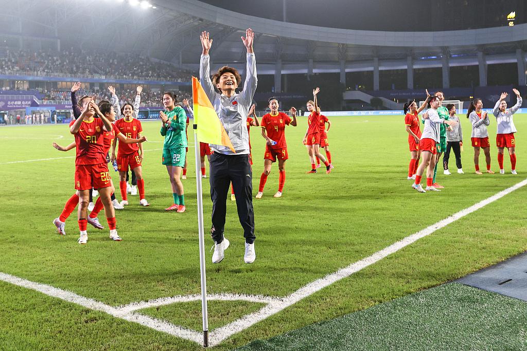 嚣张！中国女足4比0戏耍泰国，韩国球员称用进球让国足球迷冷静