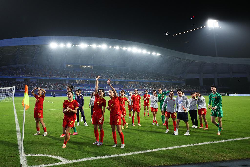 嚣张！中国女足4比0戏耍泰国，韩国球员称用进球让国足球迷冷静(2)
