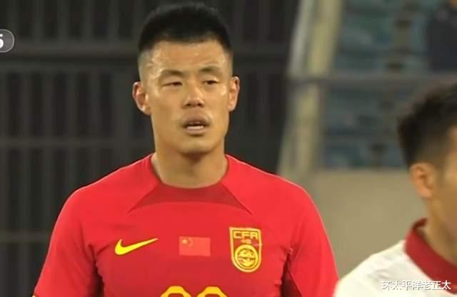 2-0完胜！中国男足复仇越南，30岁老将打进处子球，守住最后尊严(1)